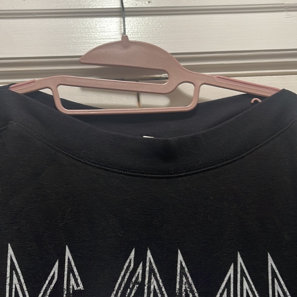 Maurices Def Leppard Pullover - Picture 3 of 3